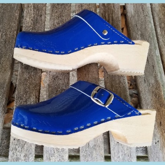 royal blue clogs